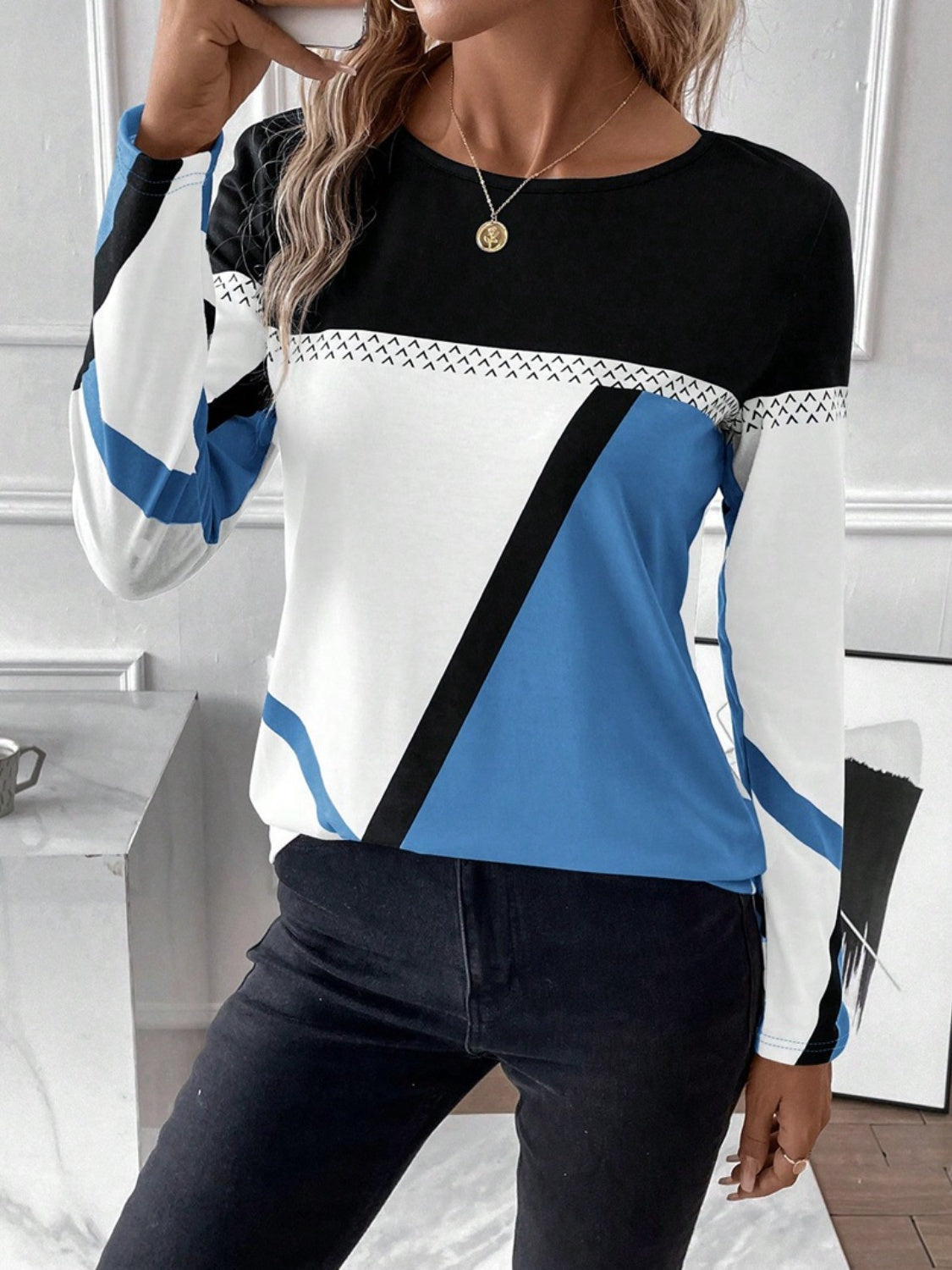 Contrast Round Neck Long Sleeve T-Shirt - Tantalize Boutique